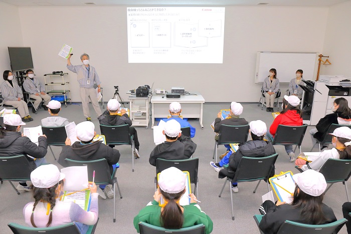 工場見学の様子